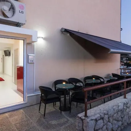 Free Bird - Bed In Four Bed Mixed 3 Holiday home