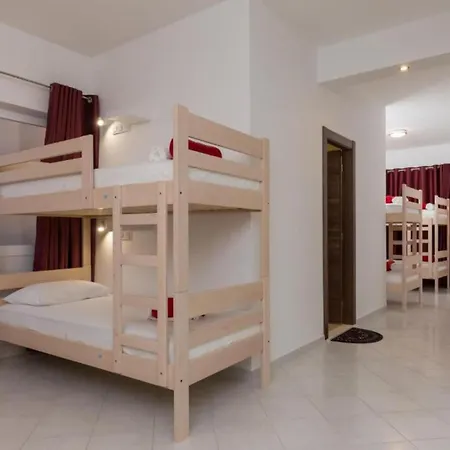 Free Bird - Bed In Four Bed Mixed 3 Holiday home